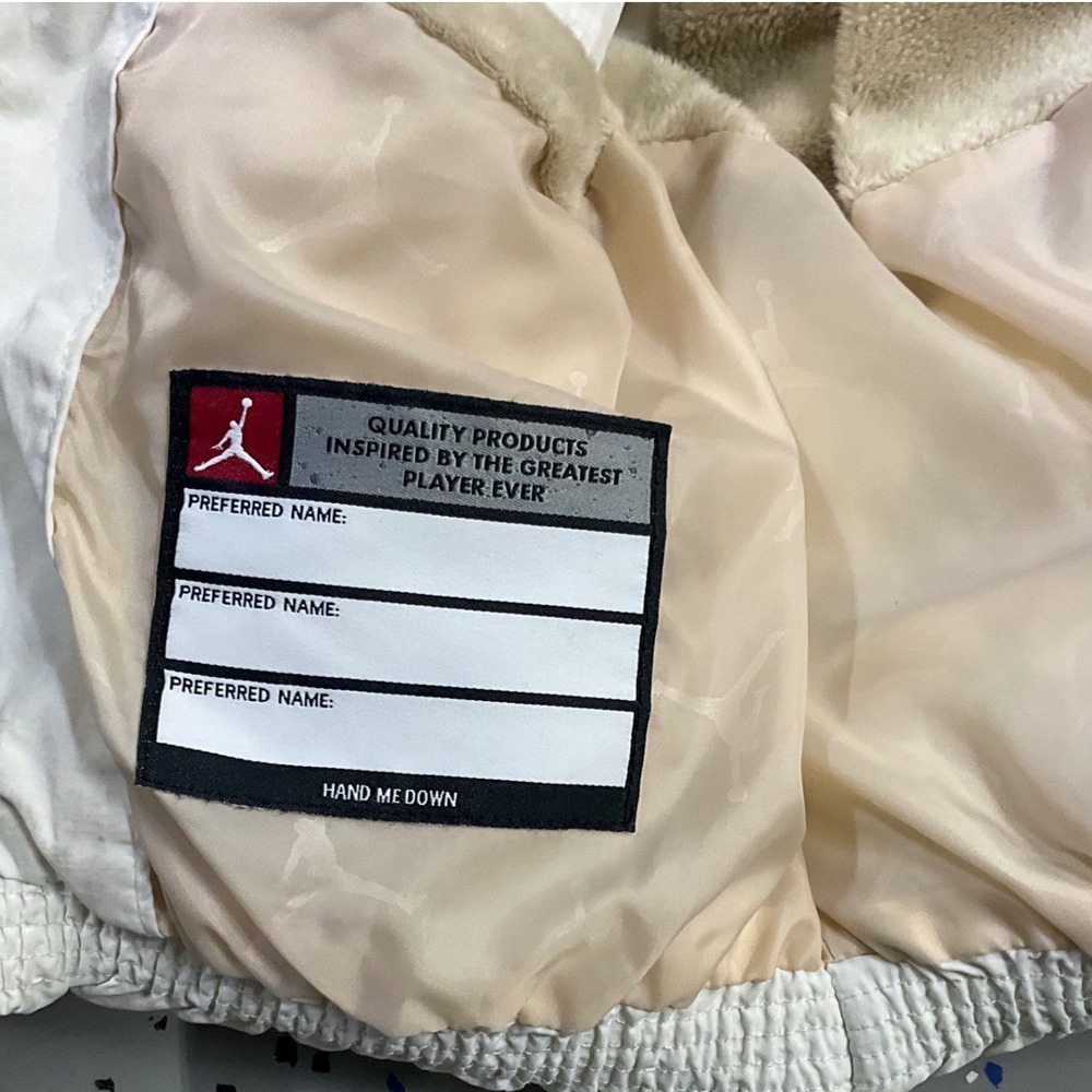 Jordan Boys White Hooded Puffer Jacket Fleece Lined Jumpman Coat Small 8-10Y - Picture 9 of 9